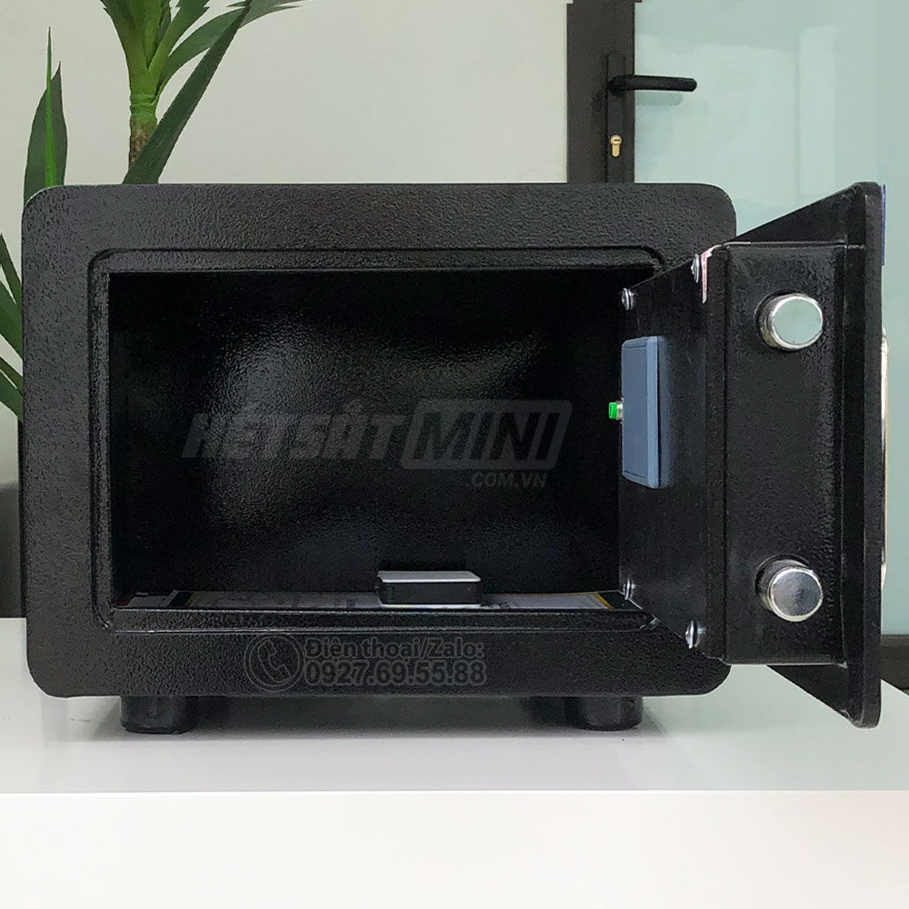 Không gian nội thất của DT25 màu đen để thoải mái các loại giấy tờ khổ A4. Không gian nội thất của DT25 màu đen để thoải mái các loại giấy tờ khổ A4.
