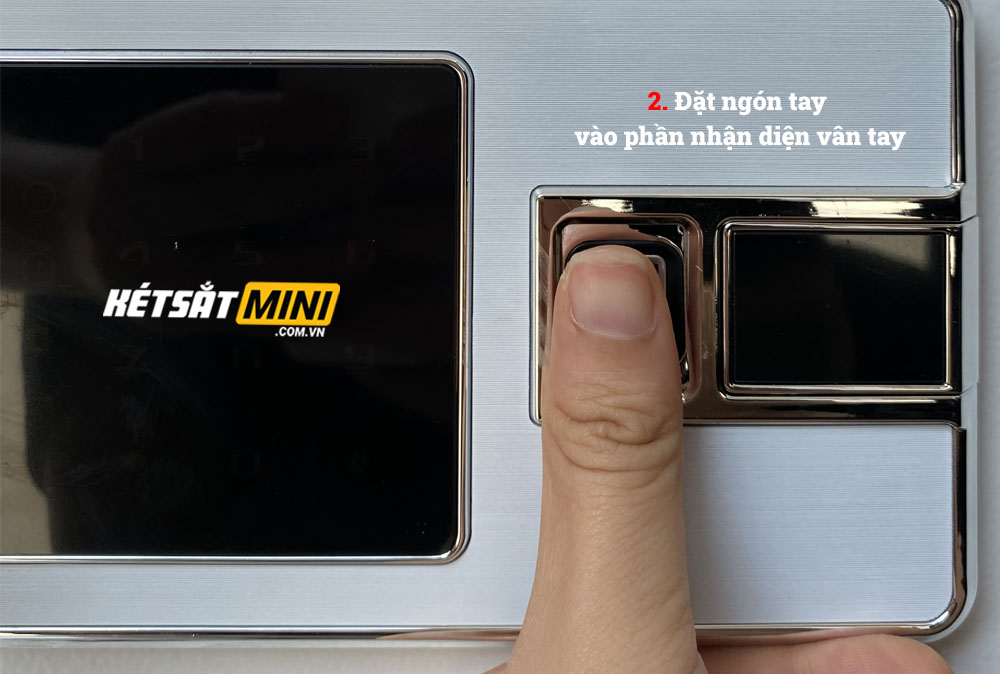 Bước 2: Chạm vân tay Bước 2: Chạm vân tay