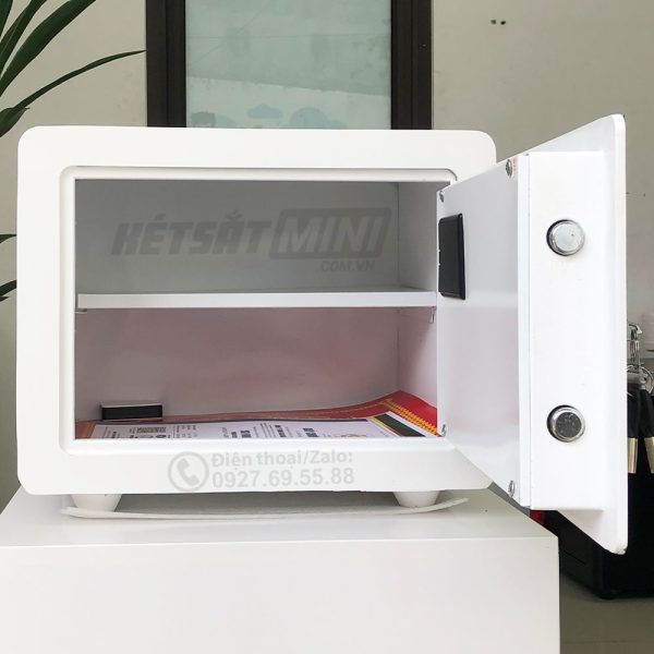 Nội thất thiết kế rộng với 1 đợt chia ngăn linh động.