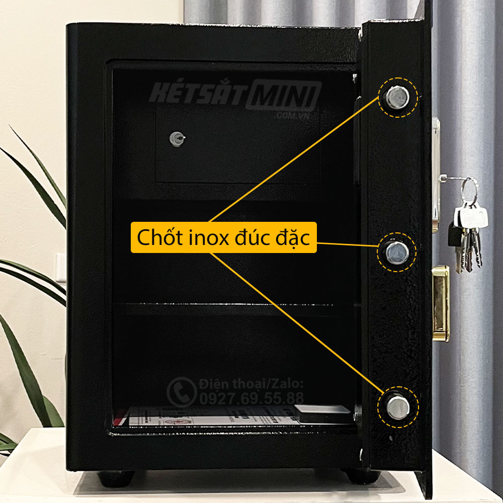 Kết cấu kiên cố cùng 3 chốt inox đúc đặc và hèm cửa ngăn lửa của DT68 đen. Kết cấu kiên cố cùng 3 chốt inox đúc đặc và hèm cửa ngăn lửa của DT68 đen.